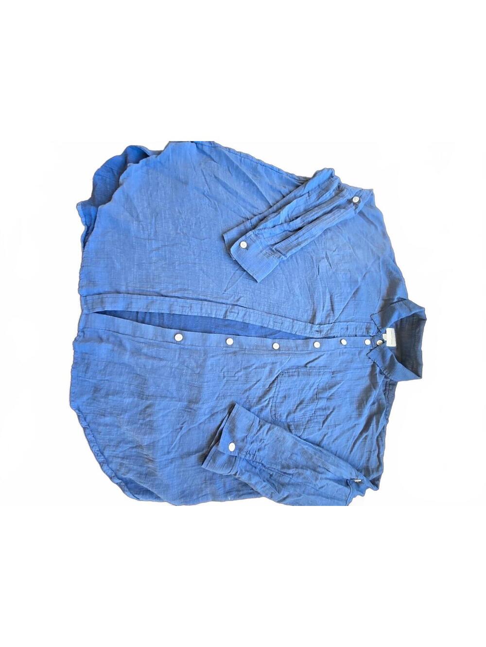 American Eagle blue long sleeve button front shirt